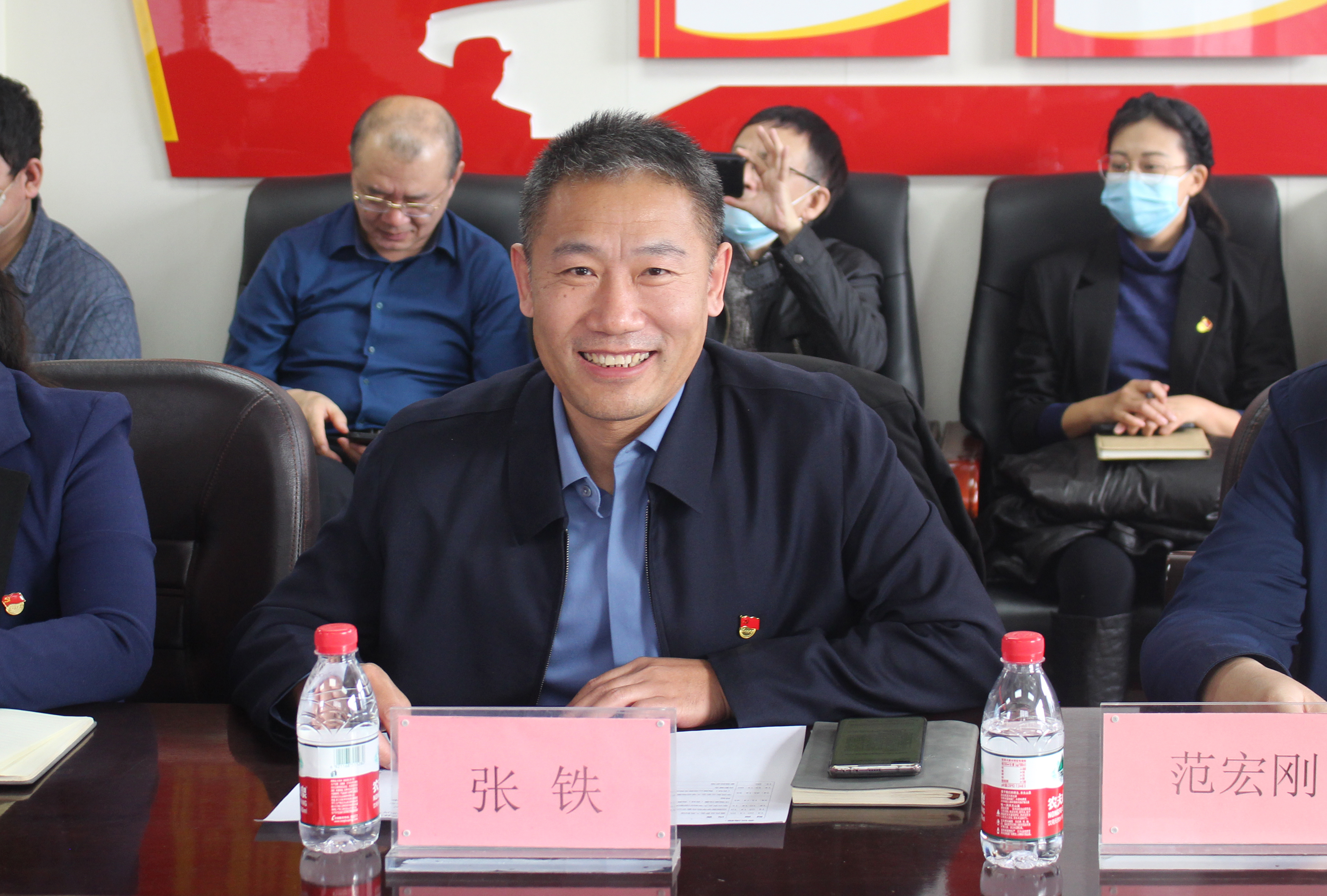 4-公司党委书记张铁主持会议并讲话.jpg 4-公司党委书记张铁主持会议并讲话.jpg